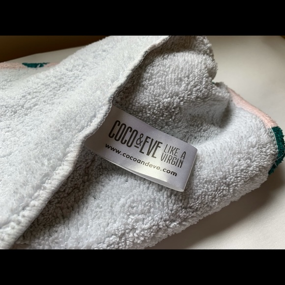 COPY - ⚡️Host Pick⚡️Coco and Eve Microfibre Hair Towel - Picture 4 of 5